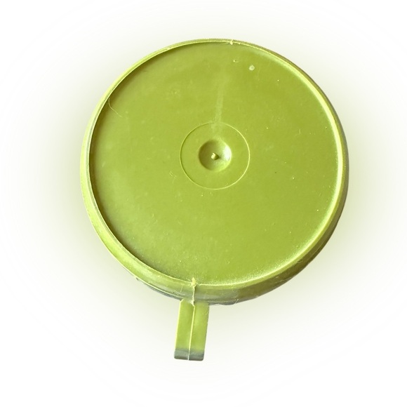 Vintage Tupperware Green Pitcher with White Flip-Top Lid – 8.5” Tall - Picture 7 of 10